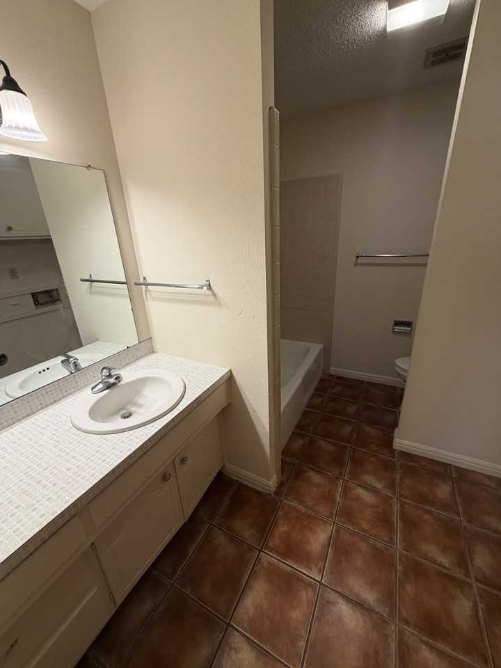 3811 51st St #B - Photo 6 of 11