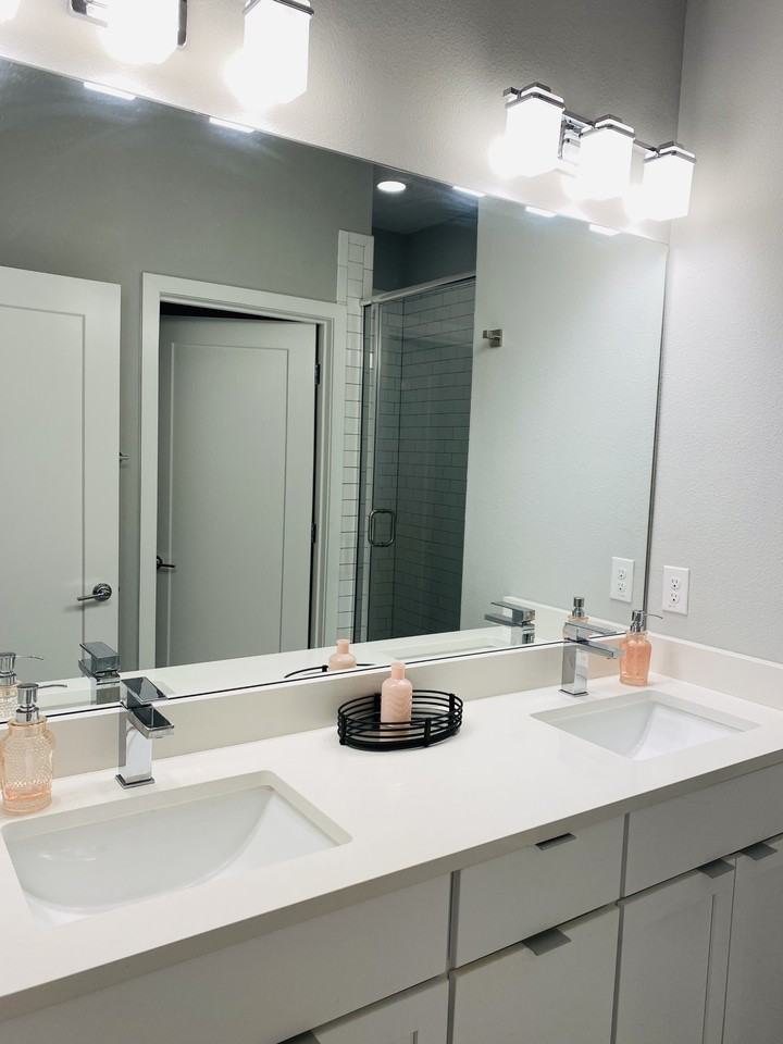947 Arlington Ave N #947 - Photo 3 of 12