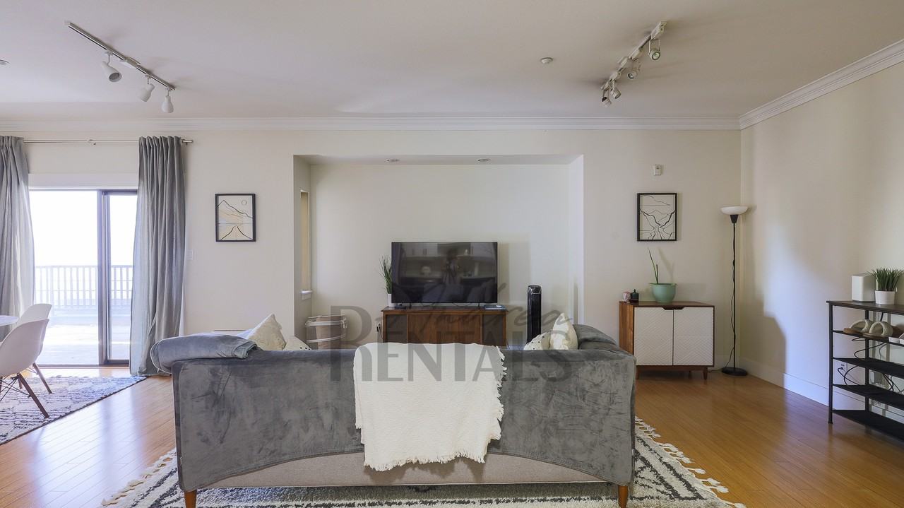 574 48th St #202 - Photo 3 of 17