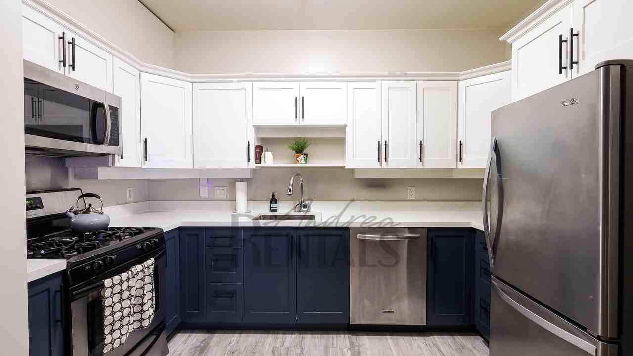 574 48th St #202 - Photo 5 of 17