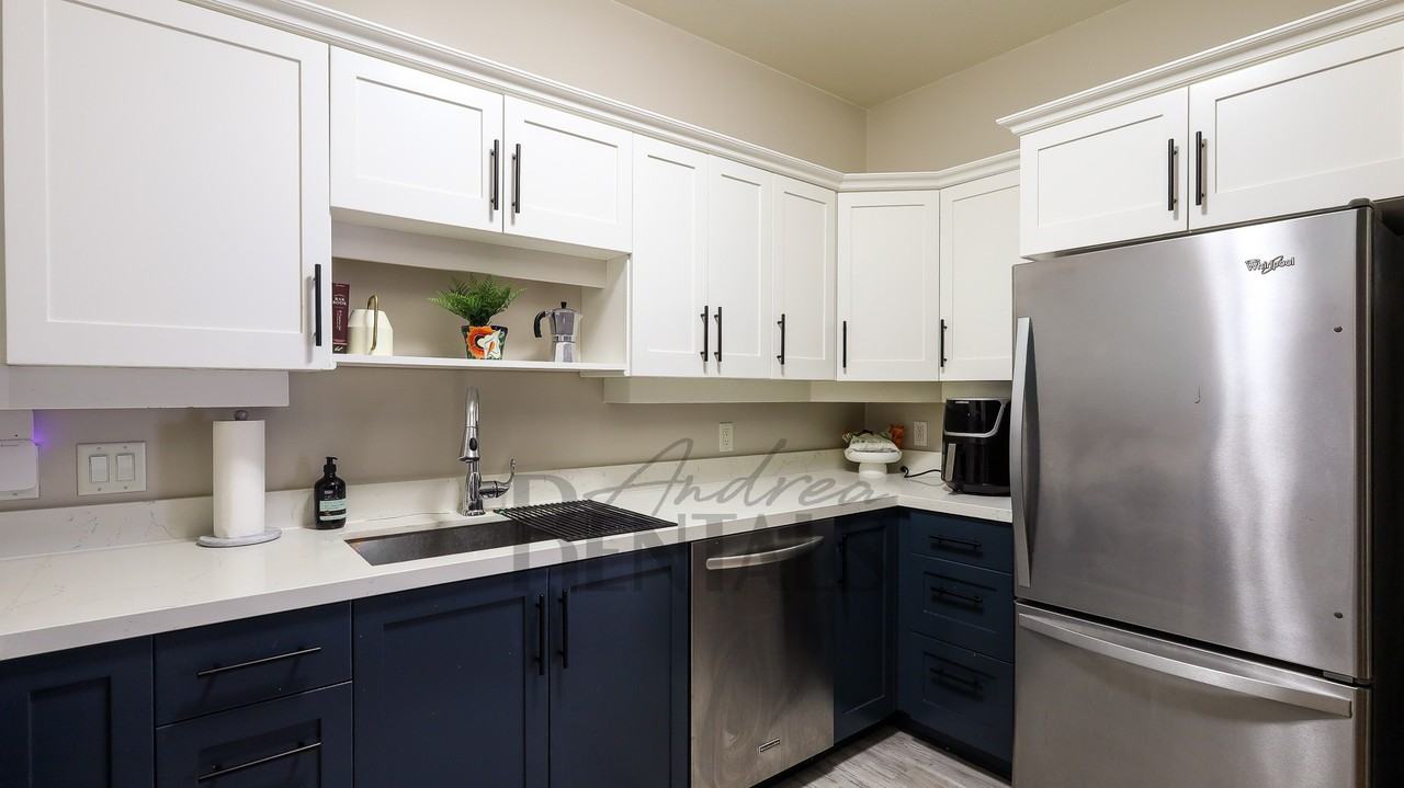 574 48th St #202 - Photo 6 of 17