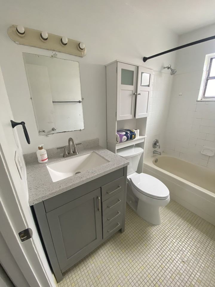 1061 Se Monterey Rd #NA - Photo 3 of 5