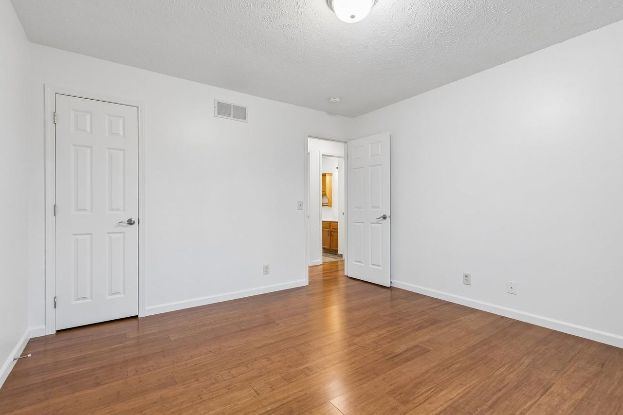 8538 Sheffield St - Photo 3 of 22