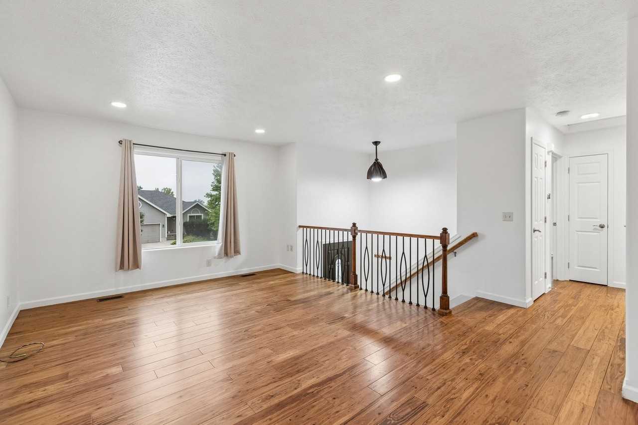 8538 Sheffield St - Photo 6 of 22