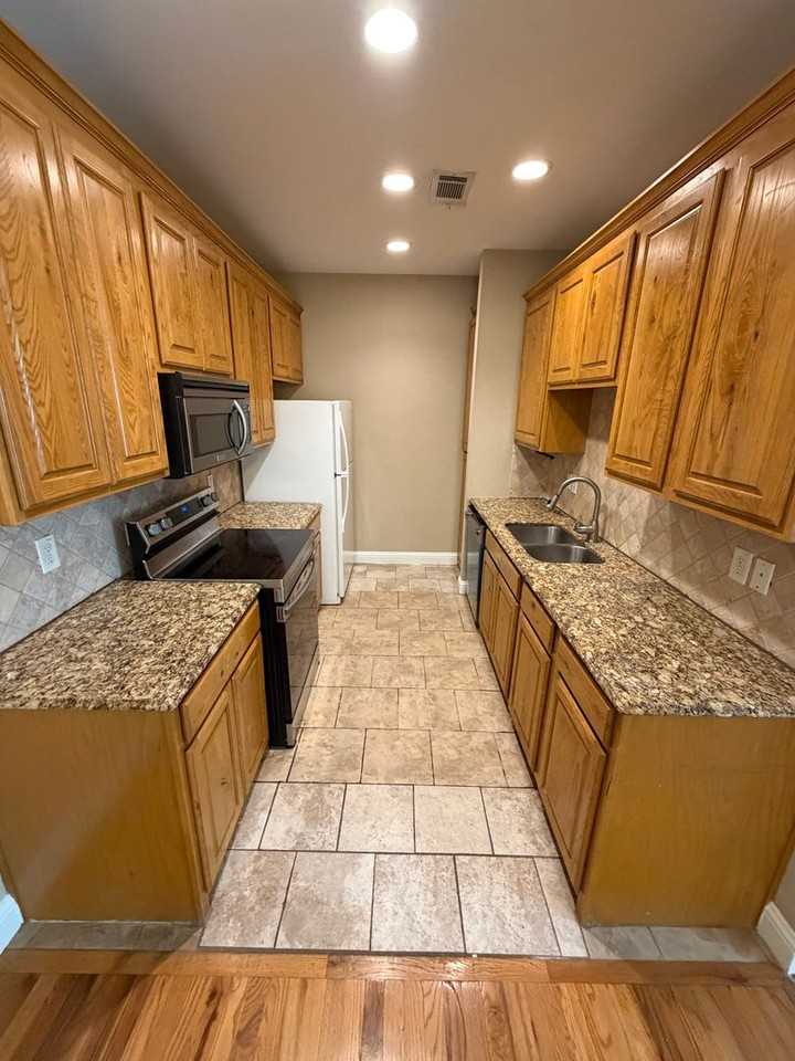 1303 Halcyon Pl - Photo 7 of 17