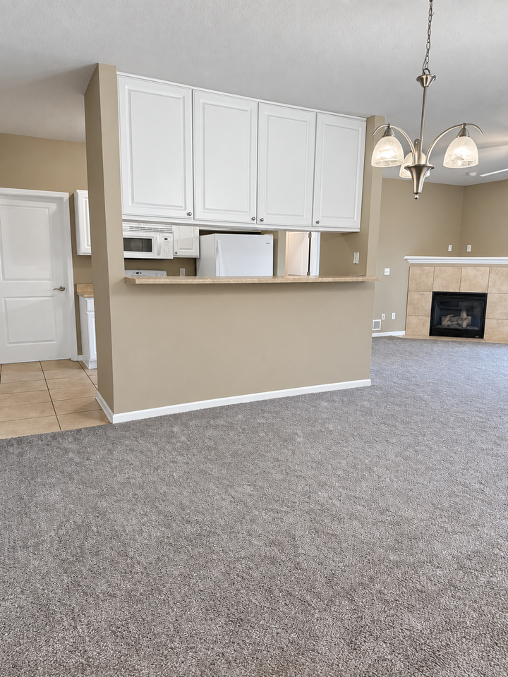 Fabulous Jordan Creek - Photo 3 of 25