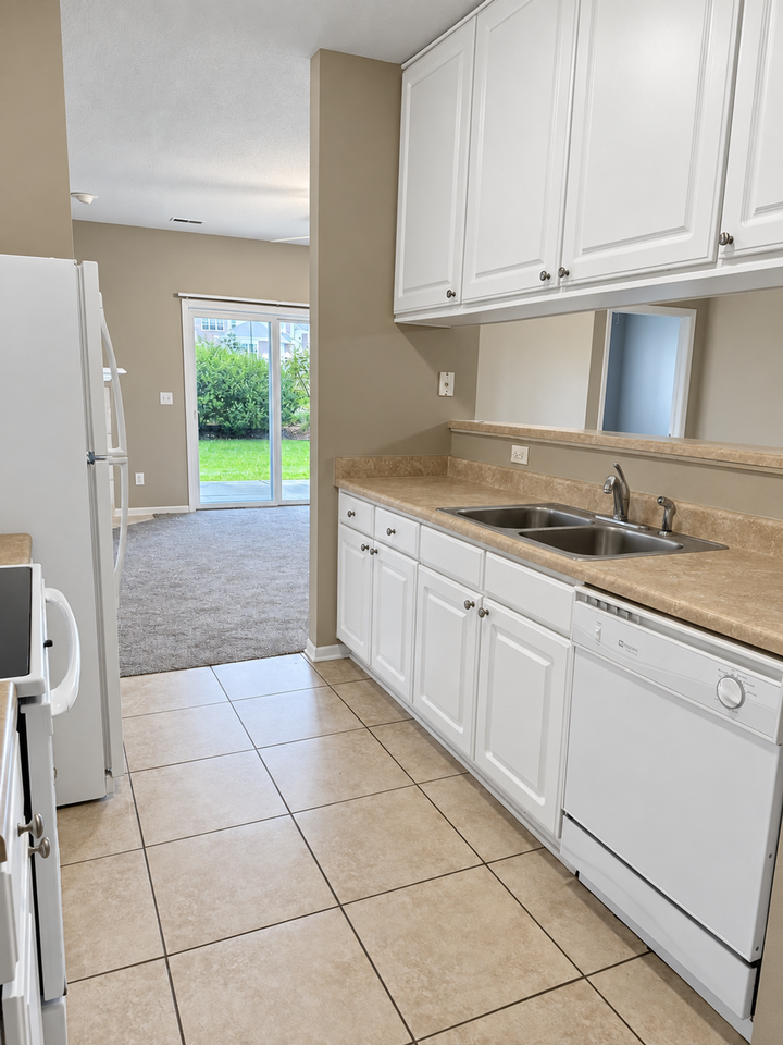 Fabulous Jordan Creek - Photo 4 of 25