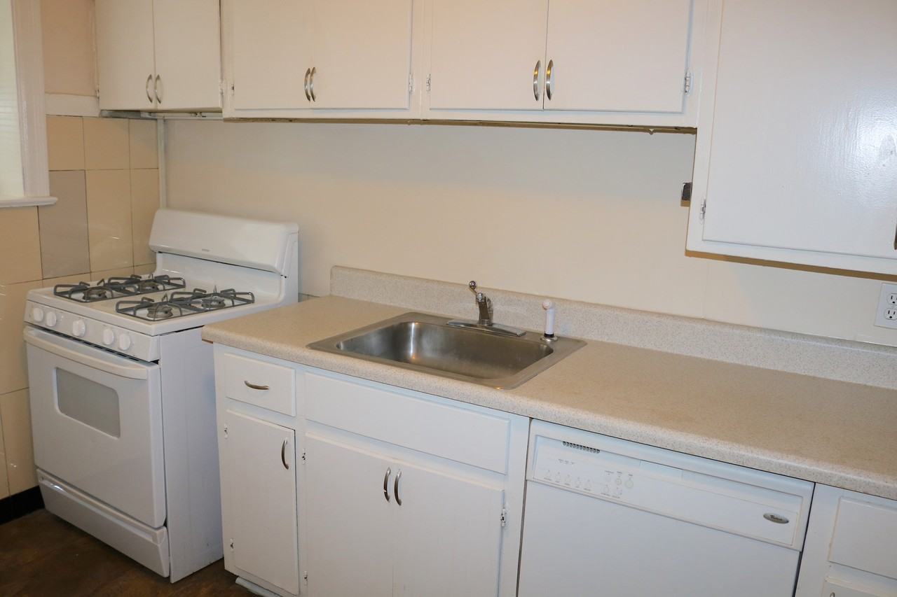 3222 Country Club Rd #1 - Photo 4 of 31
