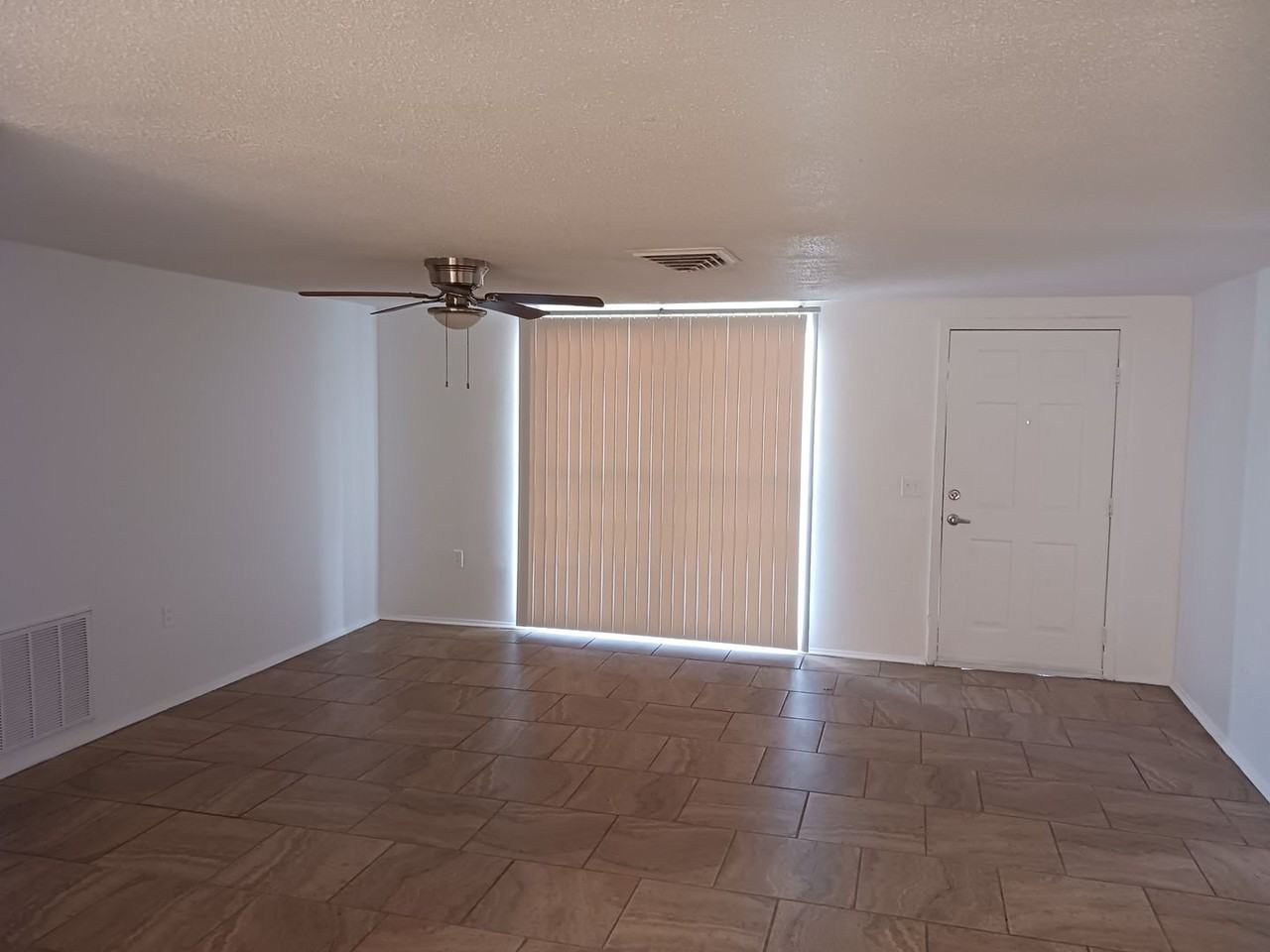 6830 Mesa Verde St - Photo 4 of 10