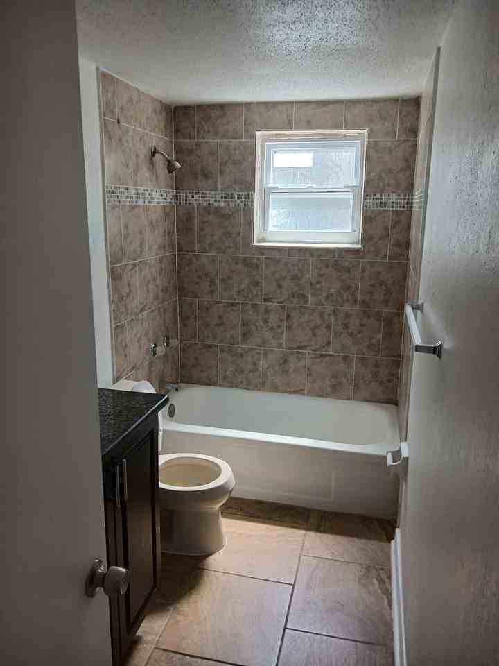 6830 Mesa Verde St - Photo 7 of 10