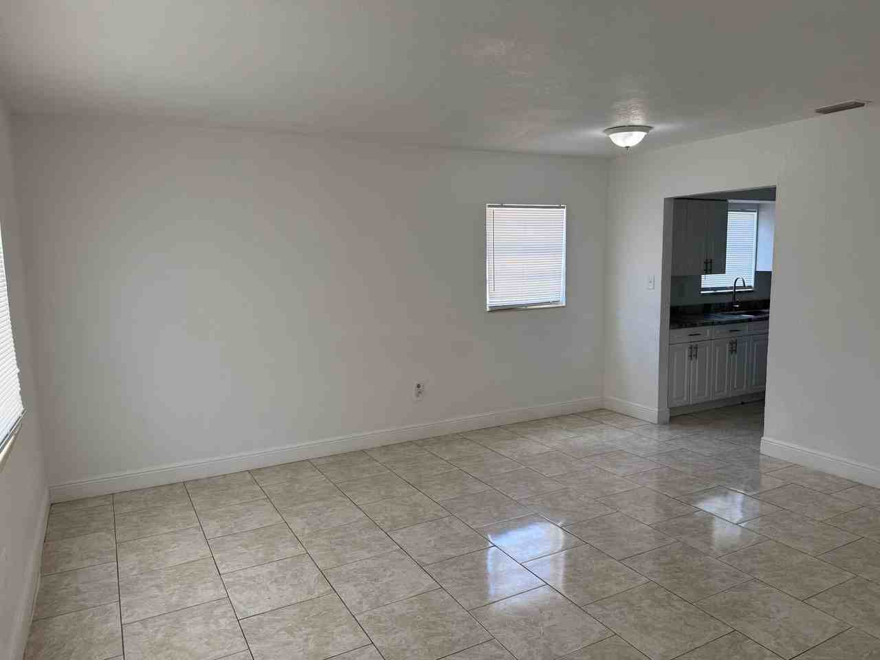 2406 E Cayuga St - Photo 2 of 9
