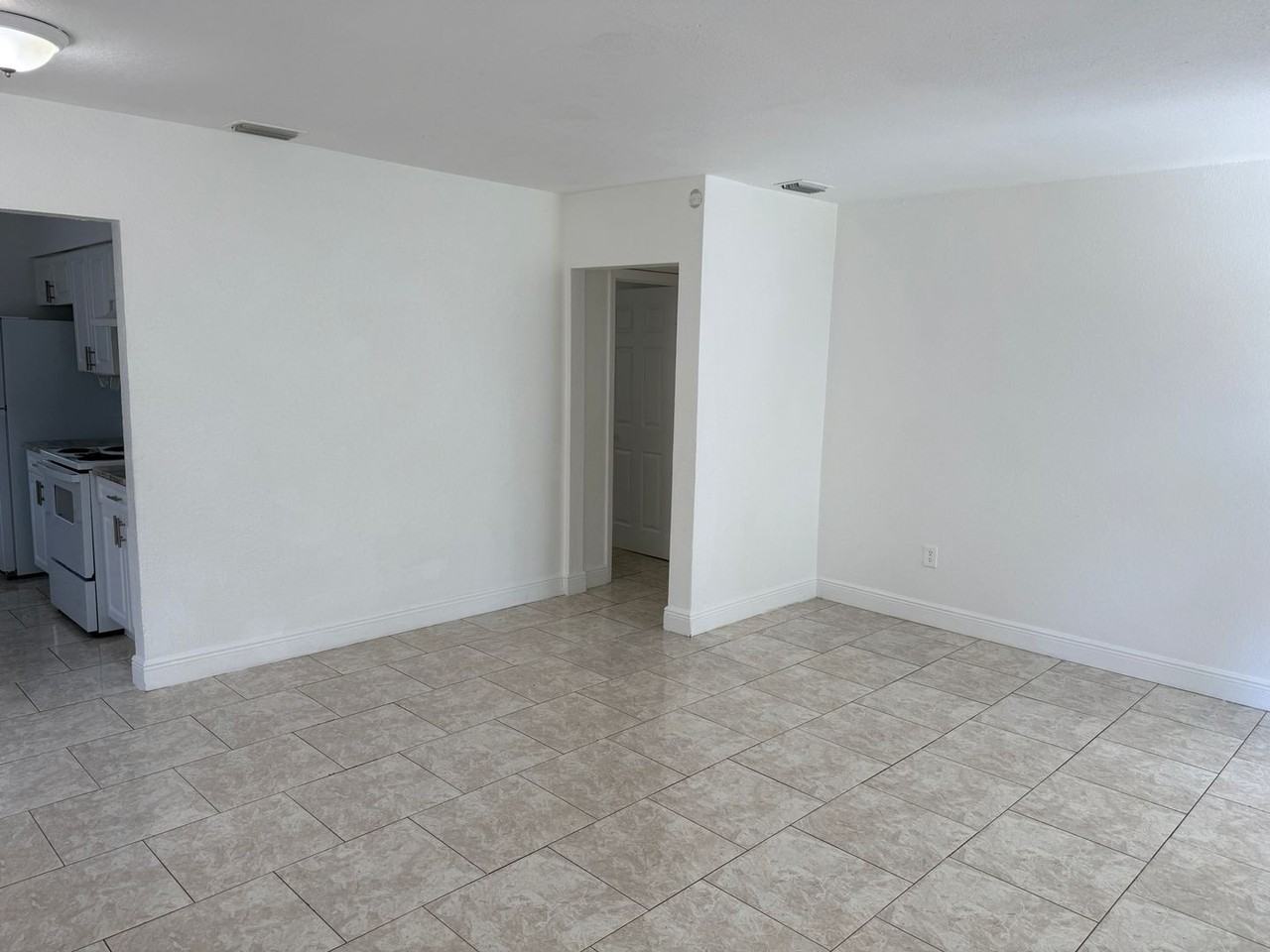 2406 E Cayuga St - Photo 3 of 9