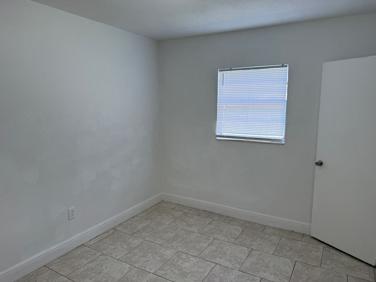 2406 E Cayuga St - Photo 6 of 9