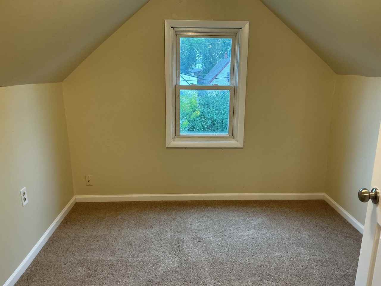 4062 N 7th St - Photo 4 of 14