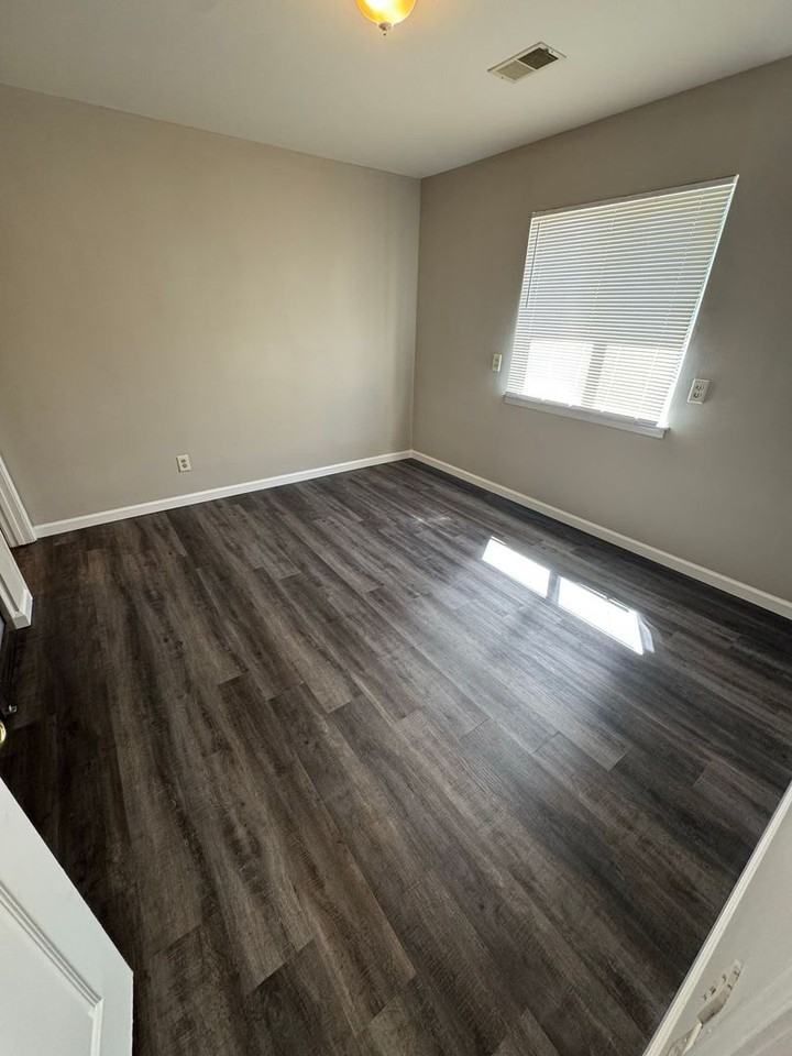1612 Eagles Pl - Photo 5 of 13