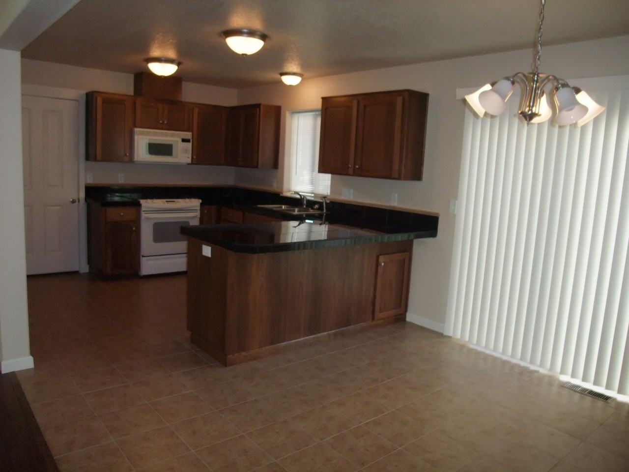 2001 Lyon St Se - Photo 3 of 7