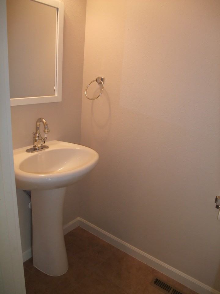 2001 Lyon St Se - Photo 4 of 7