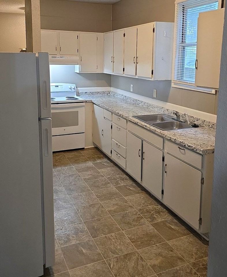 786 Osage St - Photo 4 of 11
