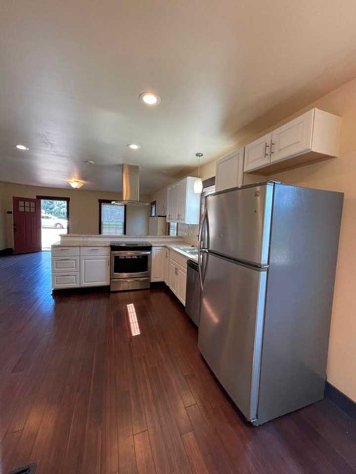 1040 N Eldorado Ave - Photo 3 of 17