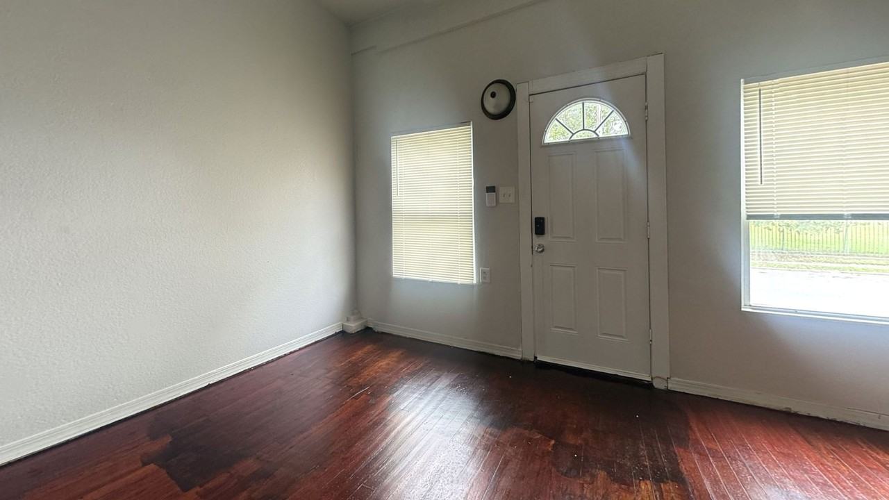 4645 N 16th St - Photo 2 of 13