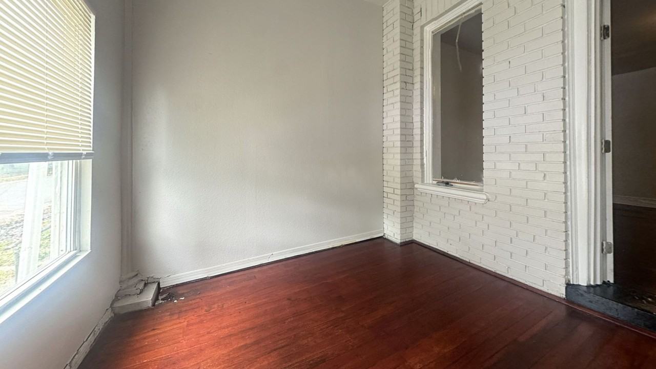 4645 N 16th St - Photo 4 of 13