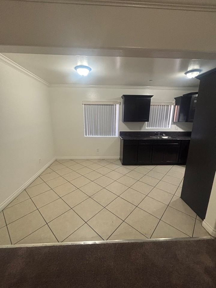 715 West 62nd Street - Photo 3 of 22