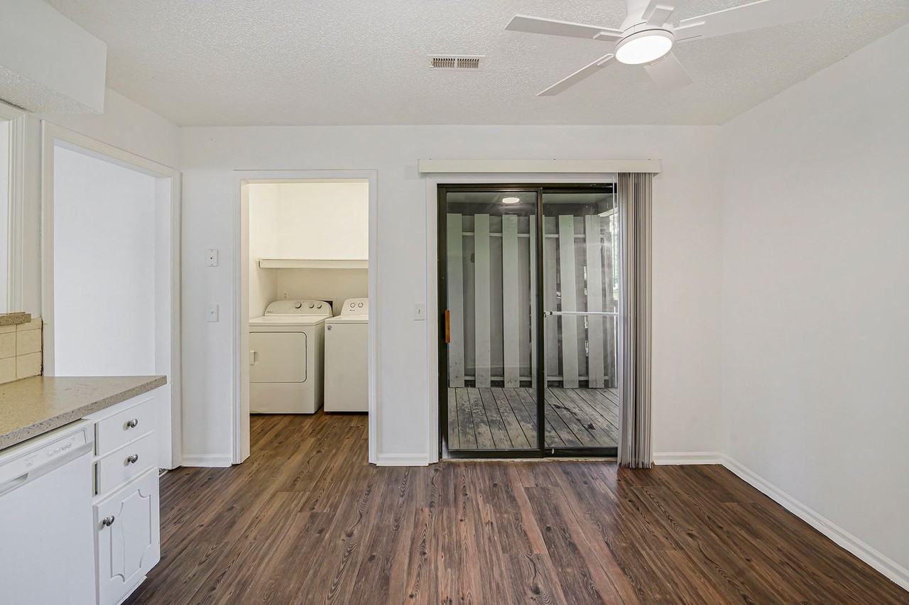 903 S Edgebrook Ln #C - Photo 3 of 16