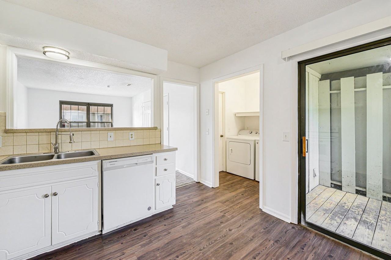 903 S Edgebrook Ln #C - Photo 4 of 16