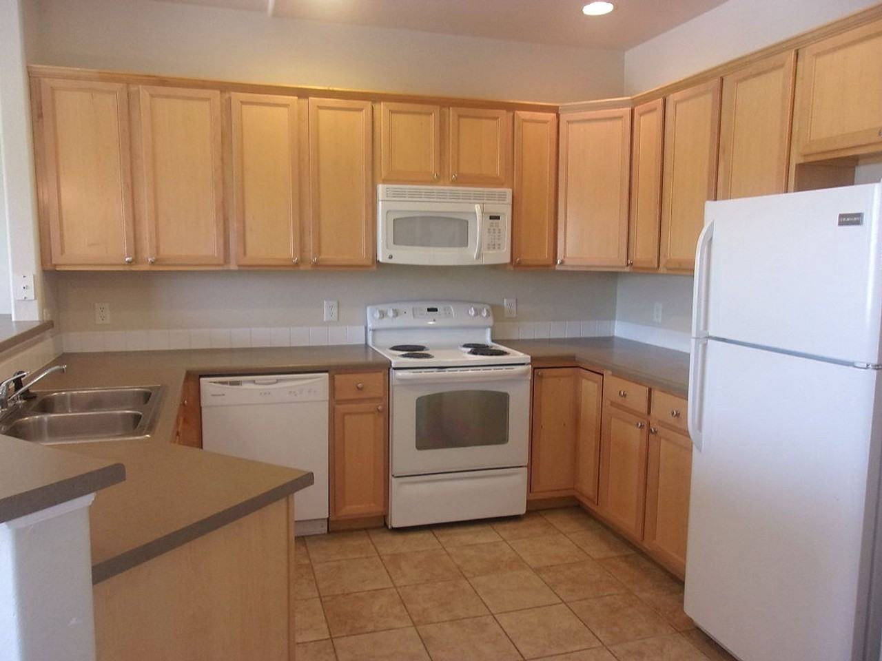 2527 Owens Ave - Photo 3 of 7