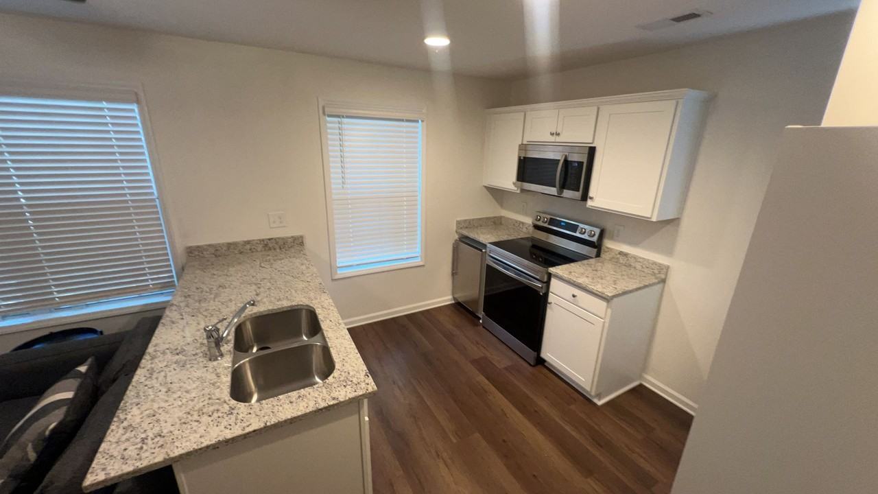 200 Edgewood Ave - Photo 2 of 8