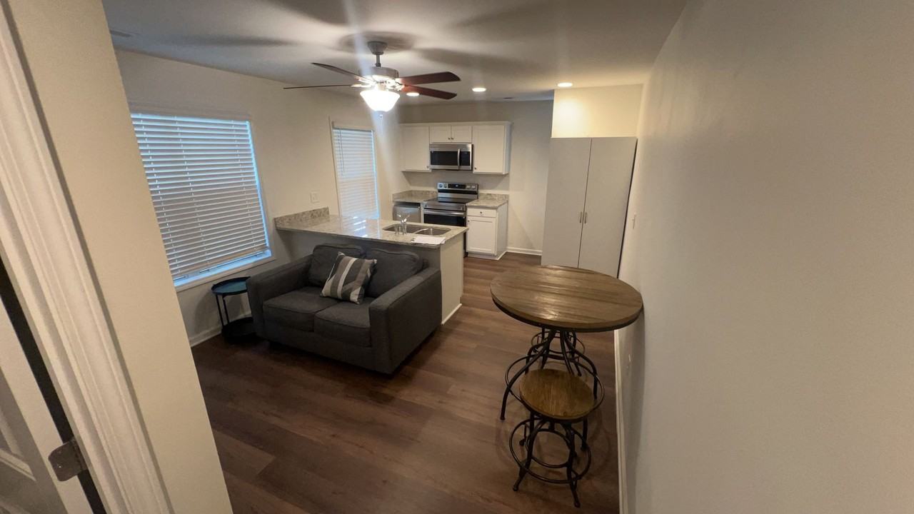 200 Edgewood Ave - Photo 5 of 8