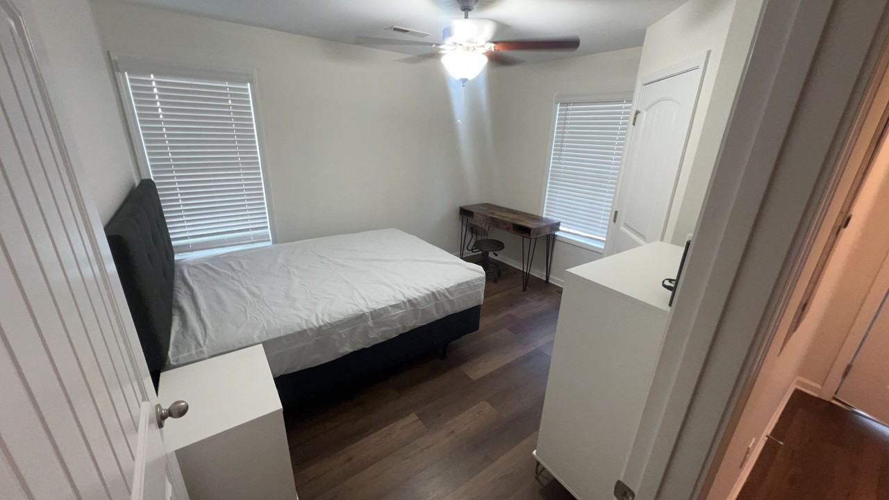200 Edgewood Ave - Photo 7 of 8