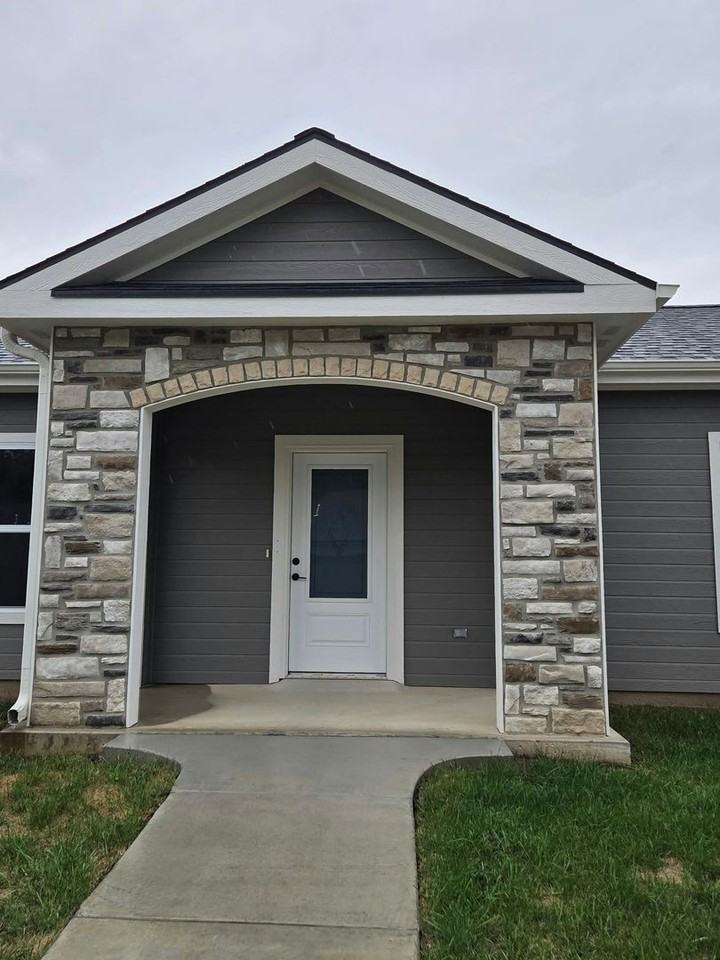 1630 Kenneth Dr - Photo 2 of 29