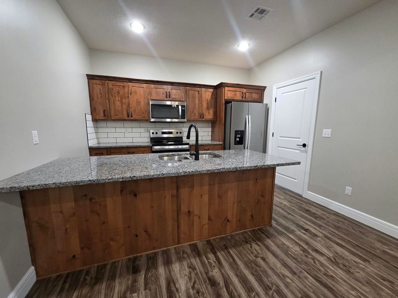 1630 Kenneth Dr - Photo 6 of 29