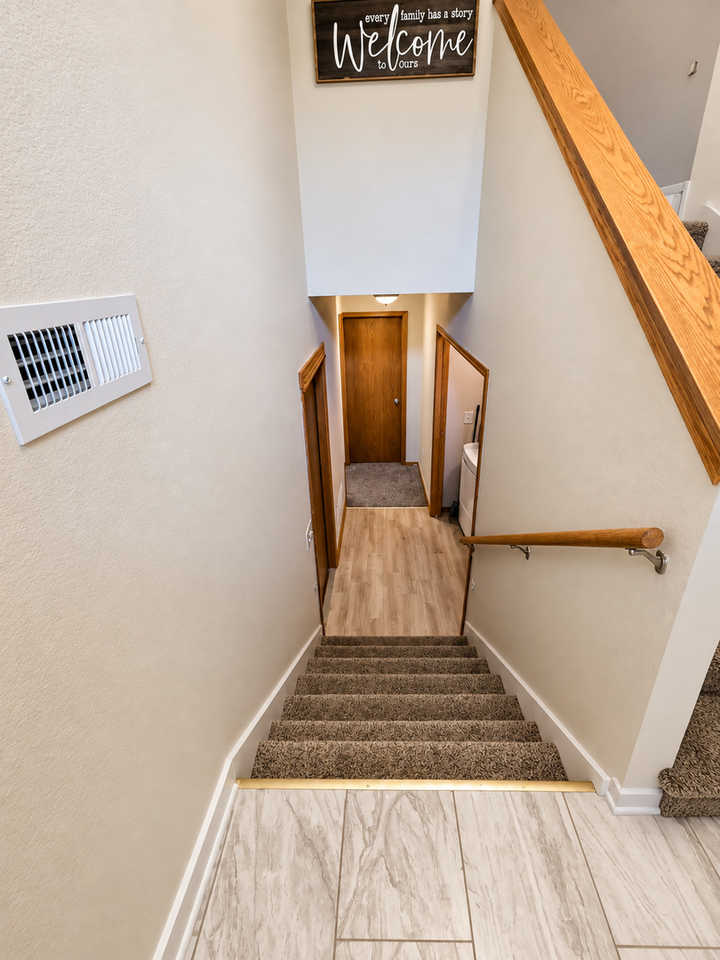 1150 Country Club Ln - Photo 3 of 21