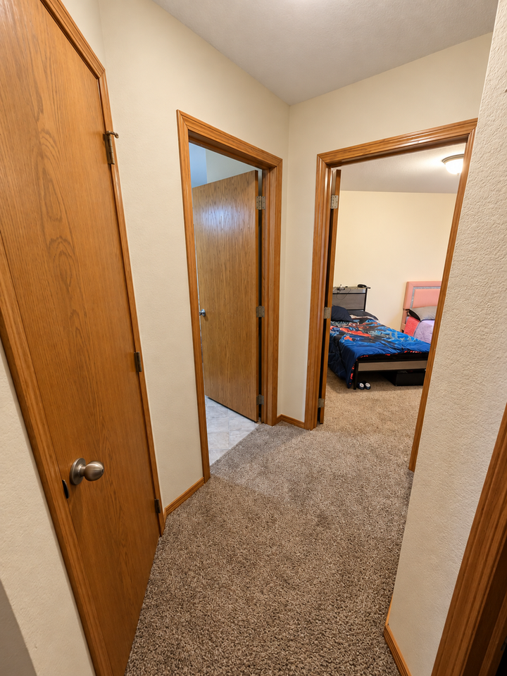 1150 Country Club Ln - Photo 6 of 21