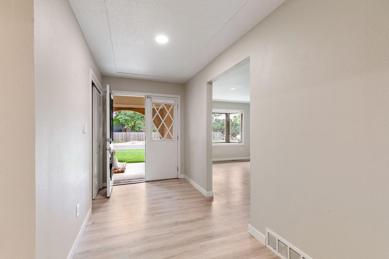 413 Camino Del Mundo - Photo 7 of 30