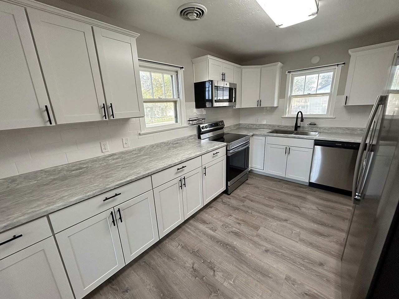 12 Macarthur Ave - Photo 4 of 13