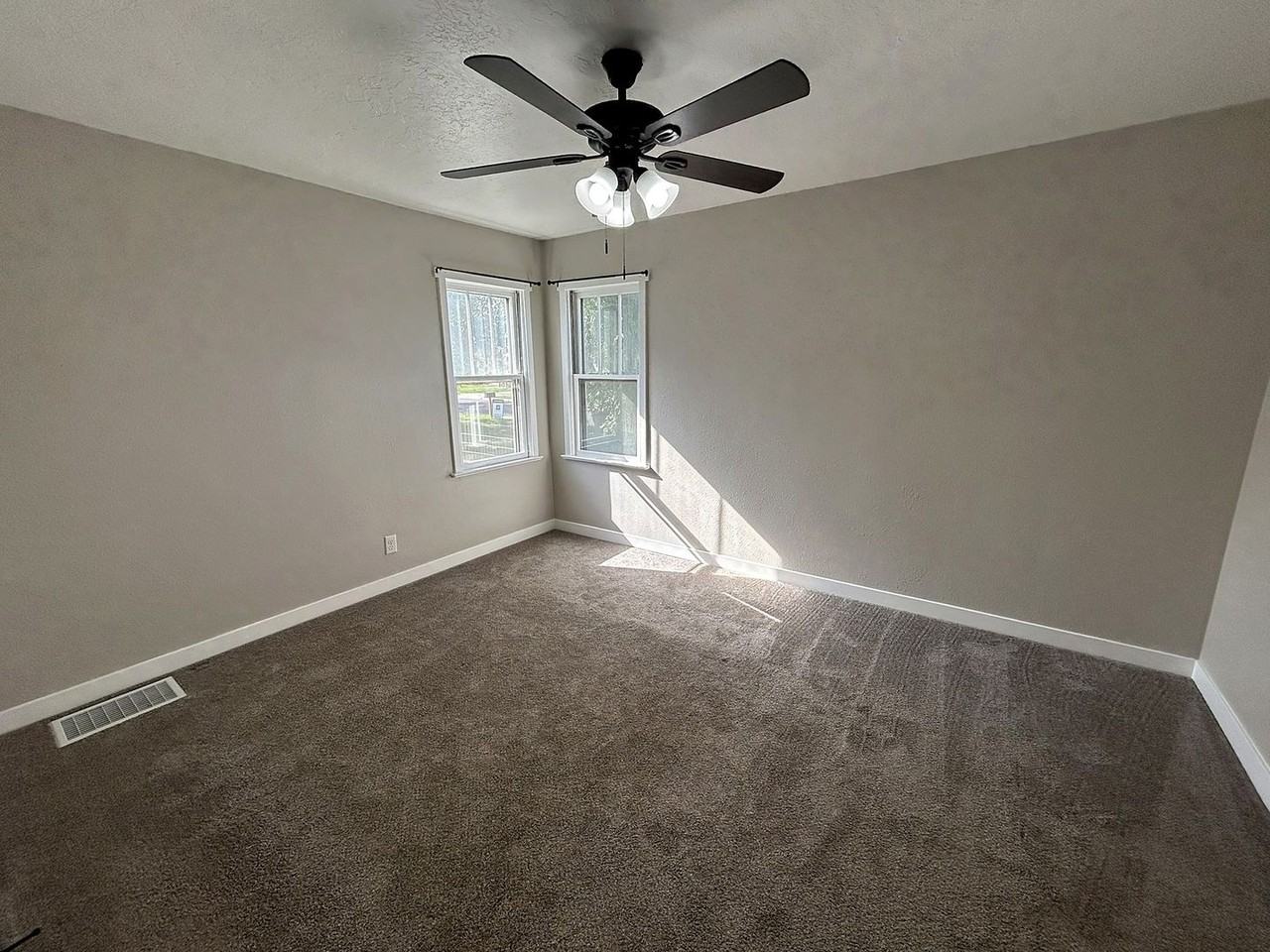 12 Macarthur Ave - Photo 6 of 13