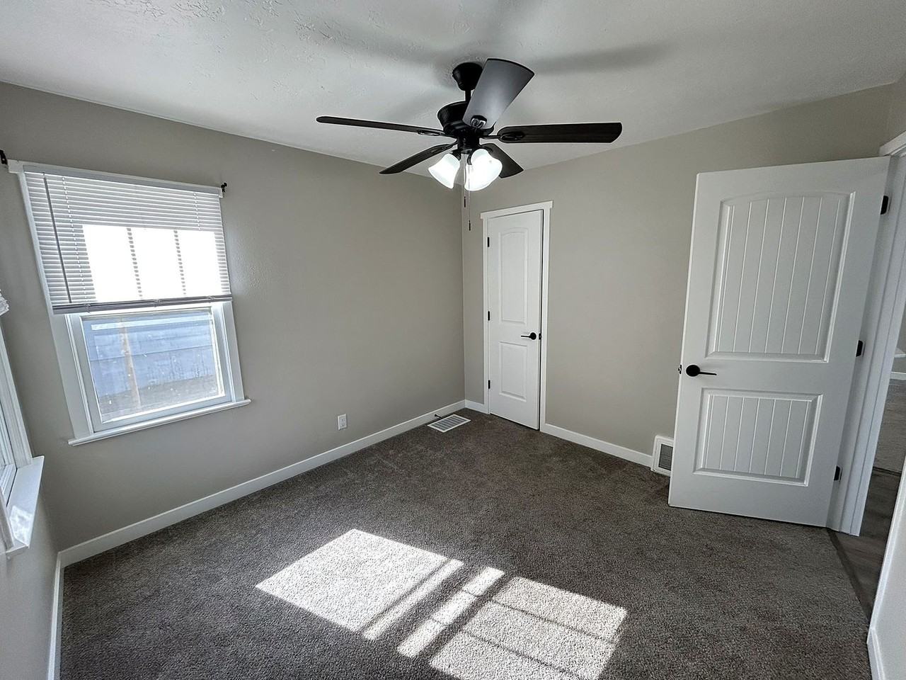 12 Macarthur Ave - Photo 7 of 13