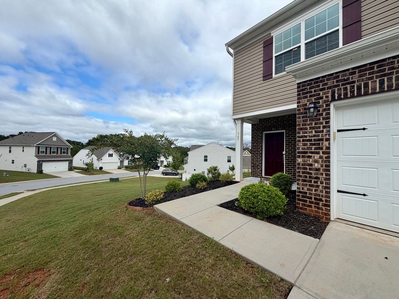 365 Sliding Rock Dr - Photo 3 of 25