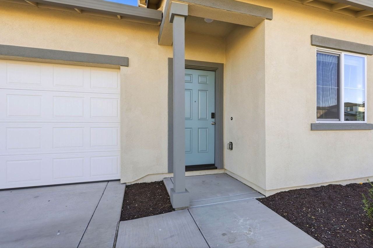 12608 Hereford Ave - Photo 4 of 50