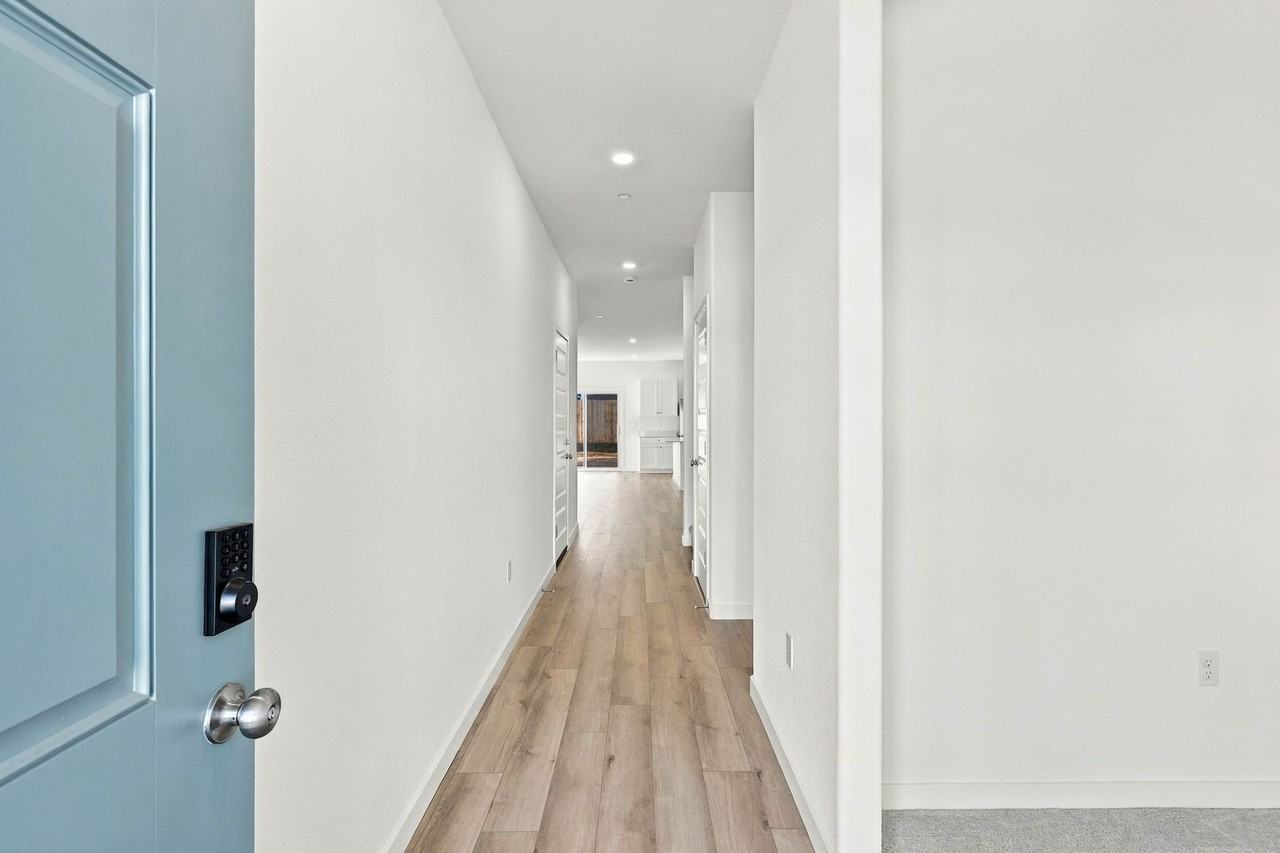 12608 Hereford Ave - Photo 6 of 50