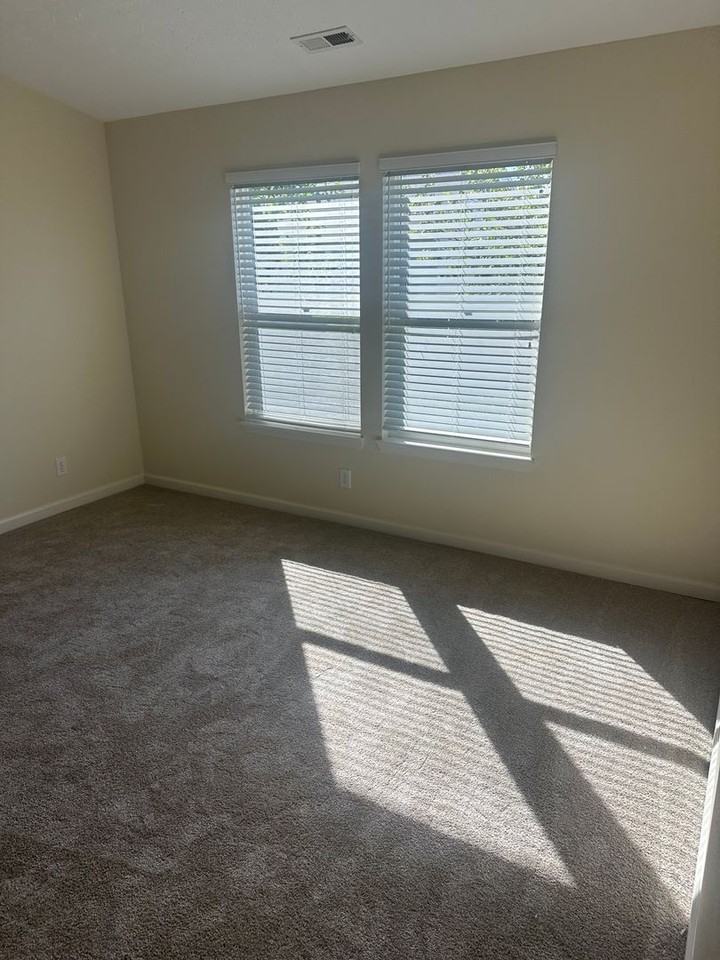 4680 Jeremiah St - Photo 6 of 16