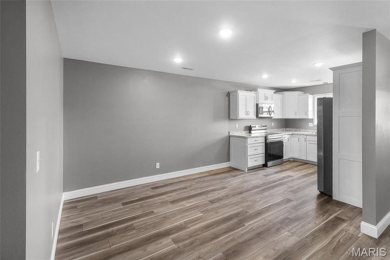 400 E Deerwood Dr - Photo 2 of 13