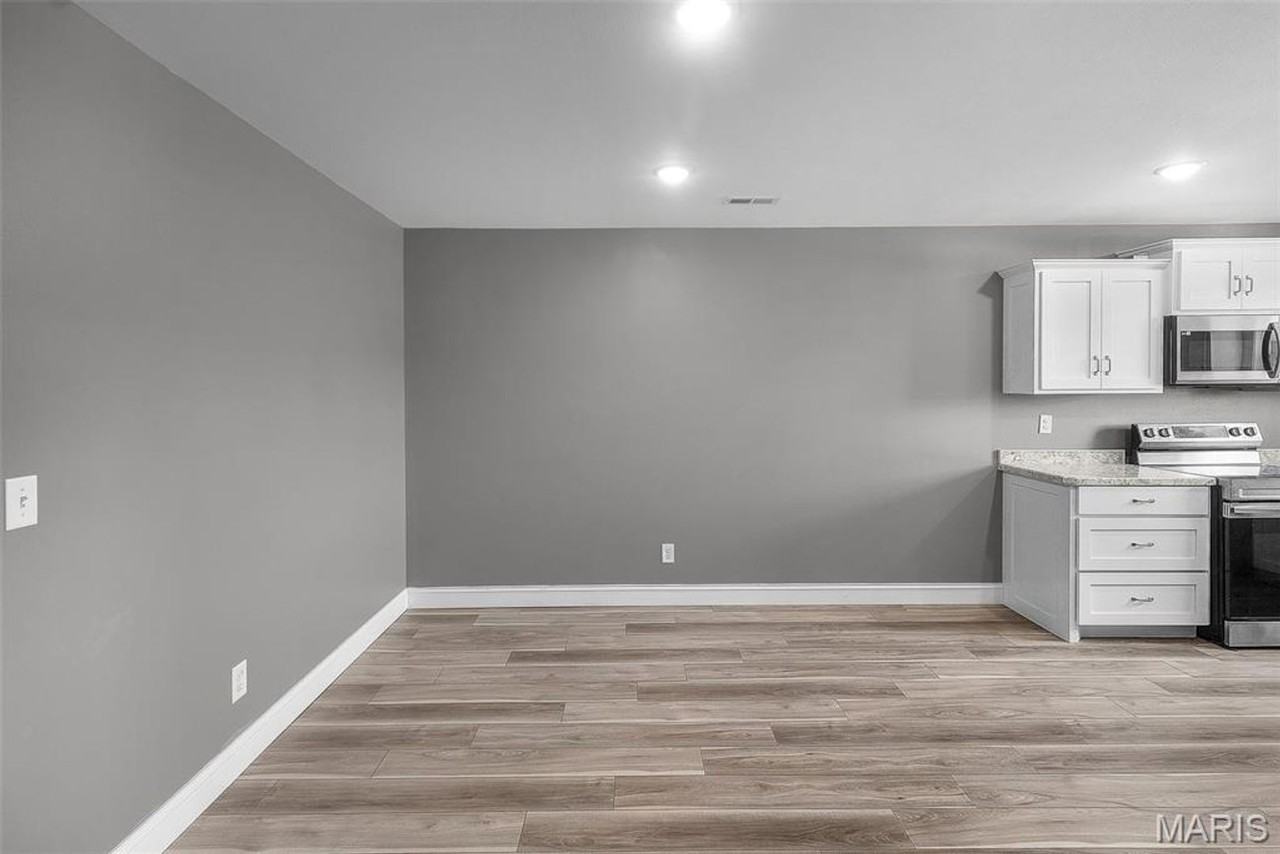 400 E Deerwood Dr - Photo 3 of 13
