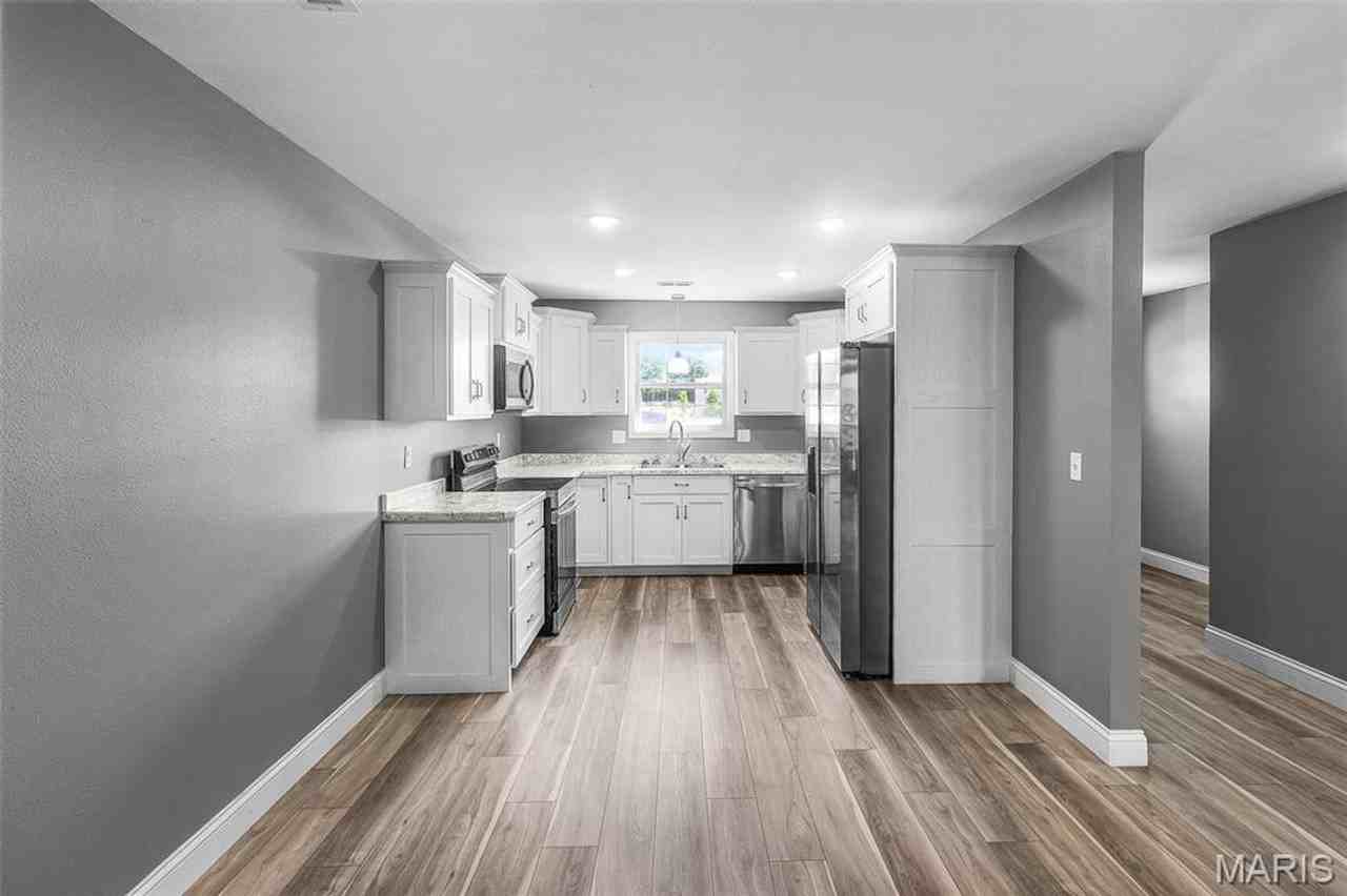 400 E Deerwood Dr - Photo 4 of 13