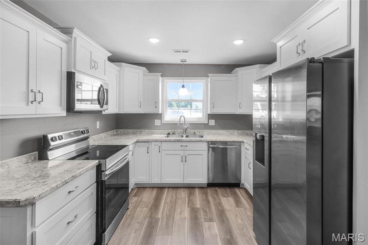 400 E Deerwood Dr - Photo 5 of 13