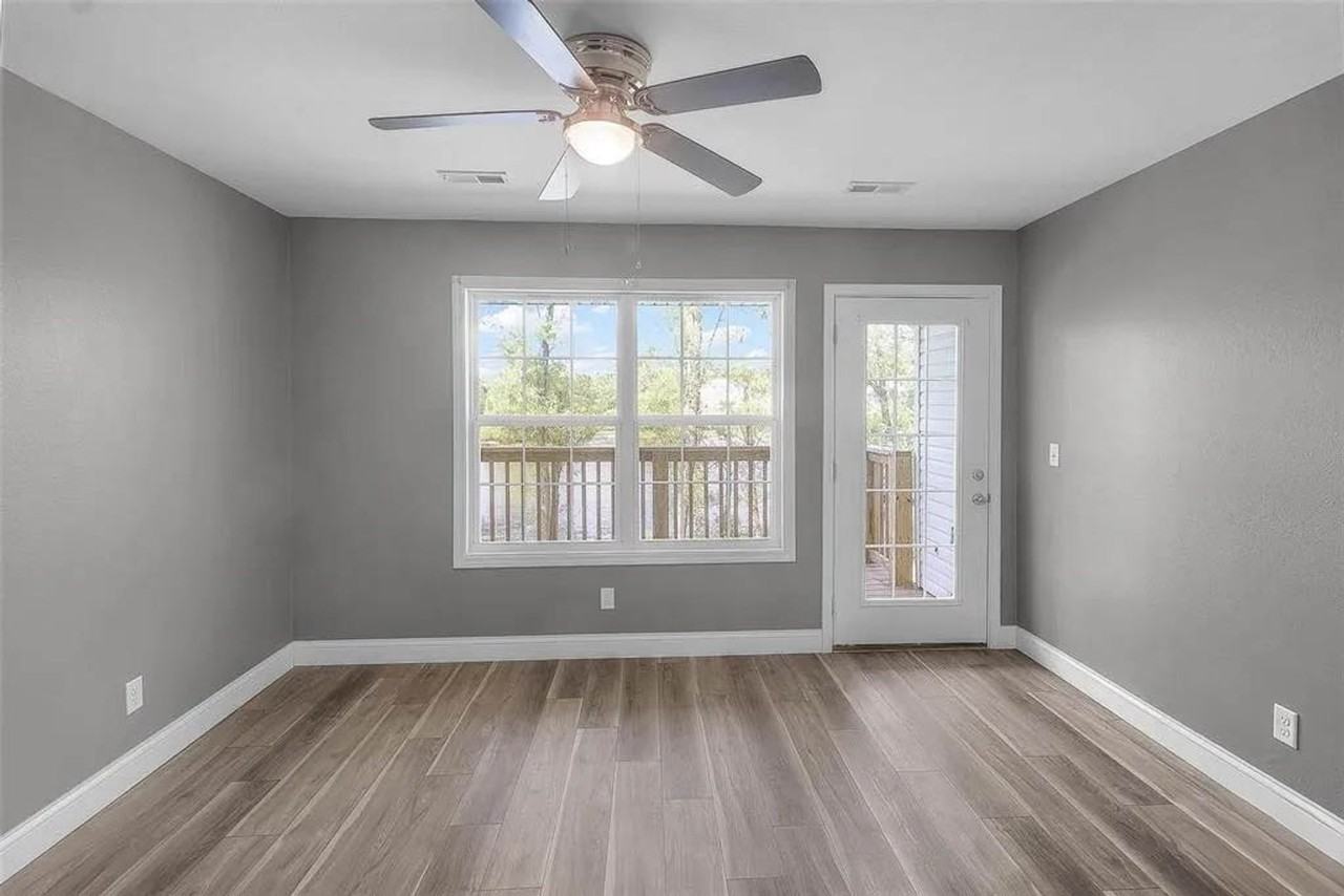 400 E Deerwood Dr - Photo 7 of 13