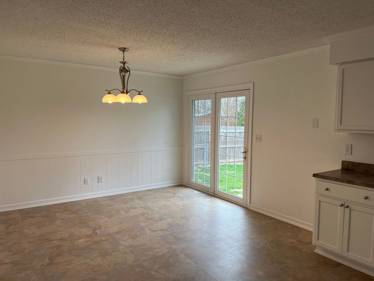 808 Hackberry Rd - Photo 3 of 9